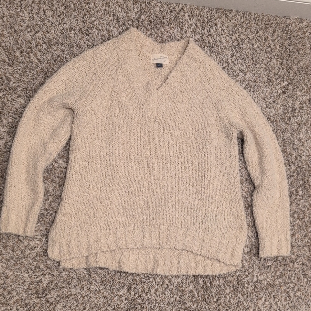 Universal Thread Cream V-Neck Sweater